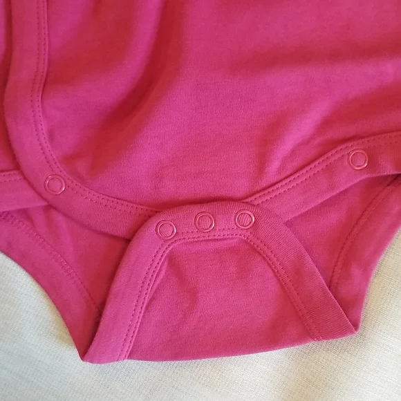 ORGANIC COTTON BABY BODY SUIT SZE 3-6 M IN BERRY - Picture 7 of 9